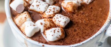 Crockpot Hot Chocolate {Easy, Creamy Recipe} – WellPlated.com
