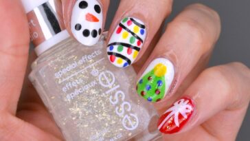 NAILS | Let the Holiday Nails Begin! #CBBxManiMonday | Cosmetic Proof
