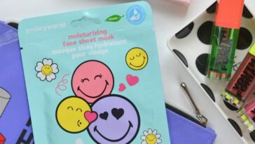 SHEET MASK | Smileyworld Moisturizing Face Sheet Mask | Cosmetic Proof