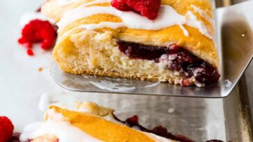 Raspberry Cream Cheese Crescent Ring