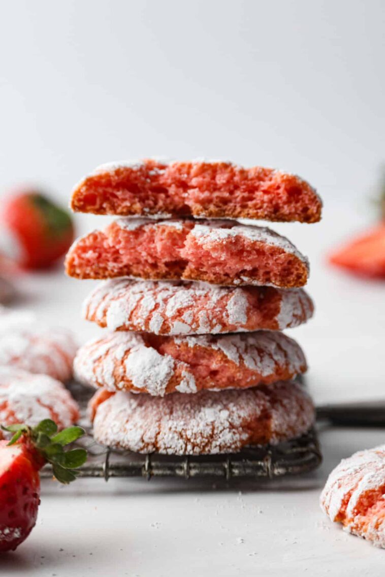 Strawberry Crinkle Cookies | The Recipe Critic