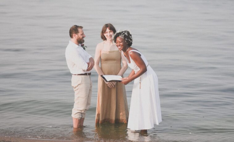 This Low-Key Lakeside Wedding Is a Breath of Fresh Air
