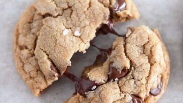 Salted Brown Butter Chocolate Chip Cookies {No Chilling!}