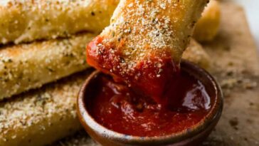 Pizza Hut Breadsticks | The Recipe Critic