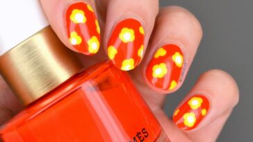 NAILS | Bright Flowers #CBBxManiMonday | Cosmetic Proof