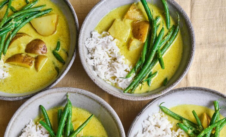 Thai Yellow Curry With Green Beans and Potatoes