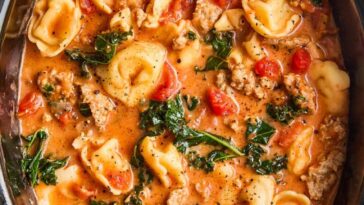 Slow Cooker Tortellini Soup
