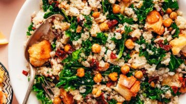 Lemony Quinoa Kale Salad with Crispy Chickpeas